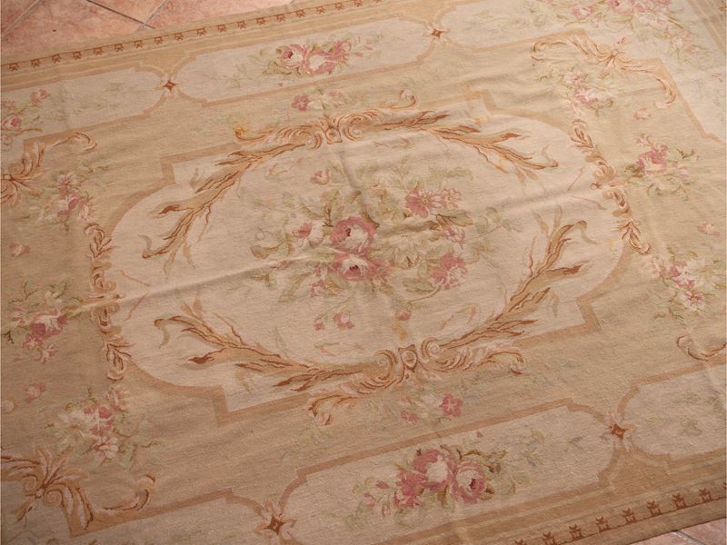 Tappeto ricamato a piccolo punto, motivi in stile Aubusson, cm 180x270