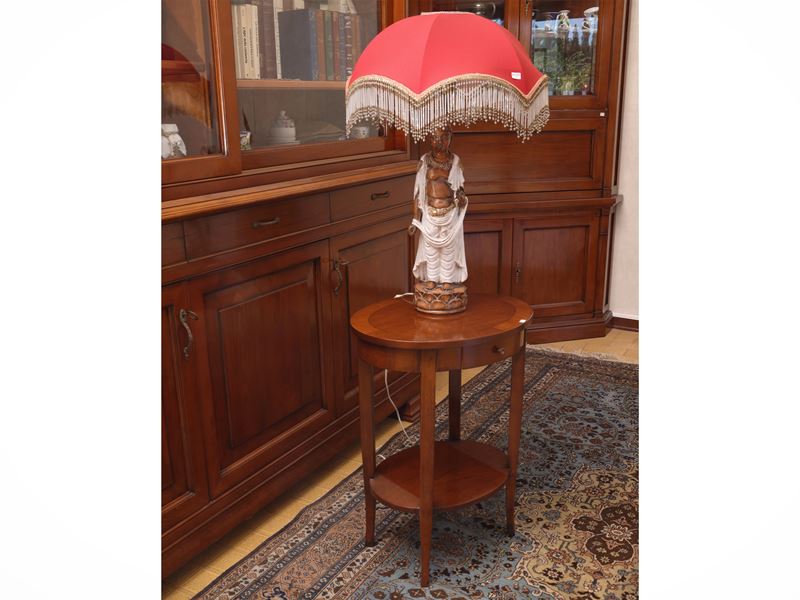 Tavolino da appoggio in satinwood, piano ovale intarsiato con filettatura