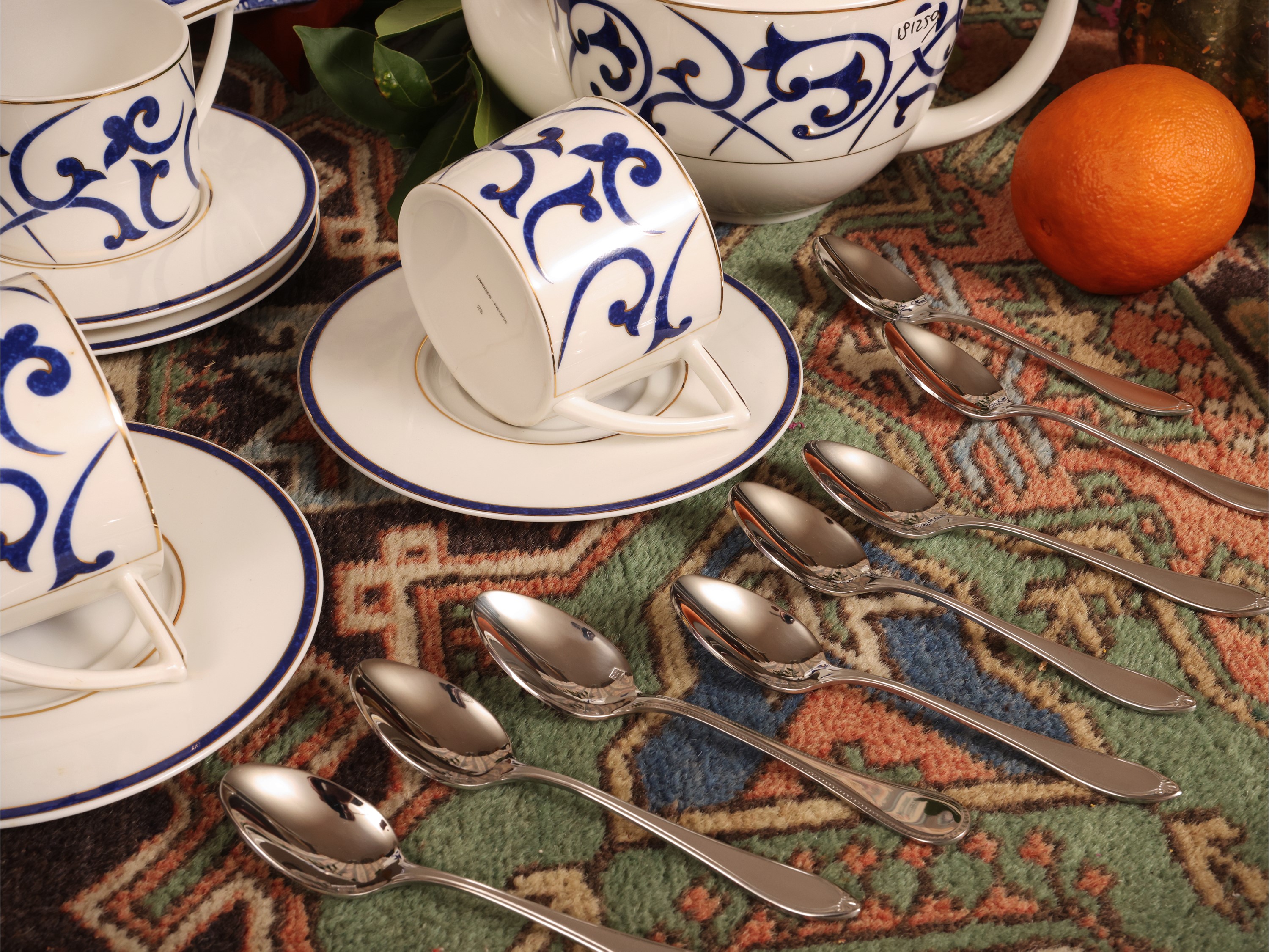 Servizio da tè in porcellana, Limoges, decorazione nei toni del blu