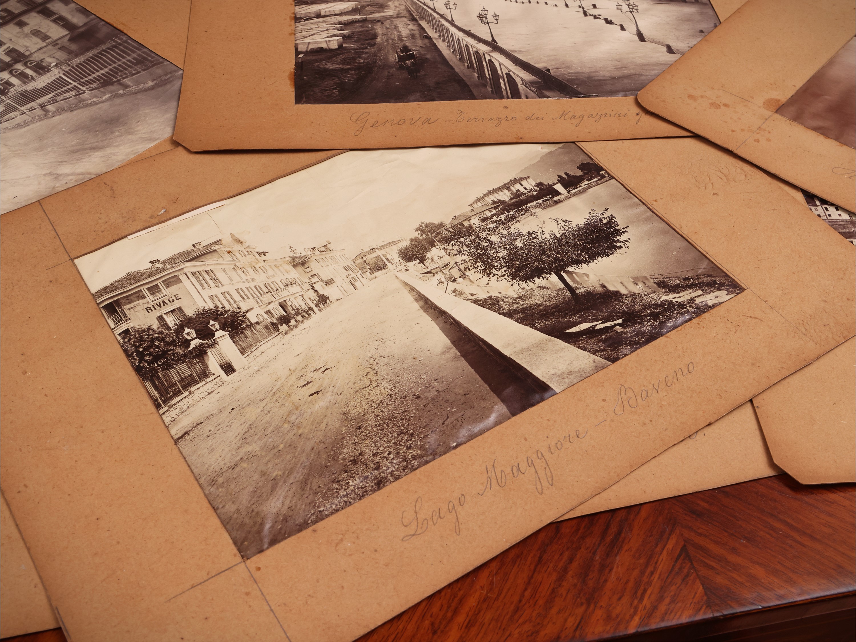 Raccolta di vedute di città italiane, fotografie su carta, fine XIX secolo