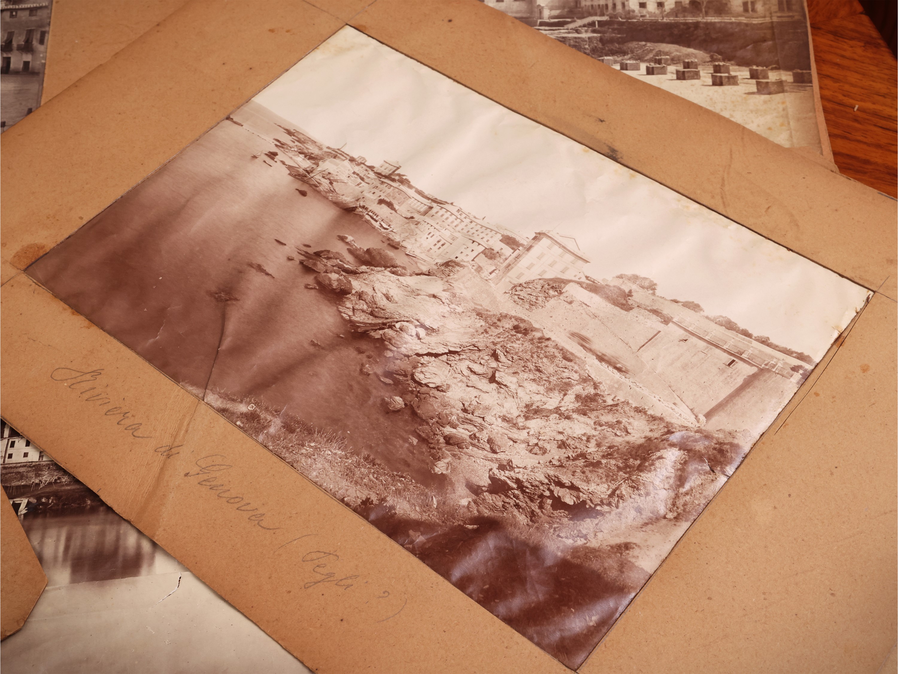 Raccolta di vedute di città italiane, fotografie su carta, fine XIX secolo