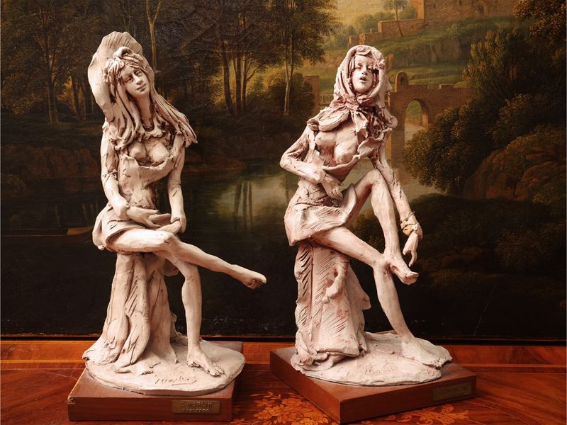 Fanciulle, Coppia di sculture in terracotta firmate
