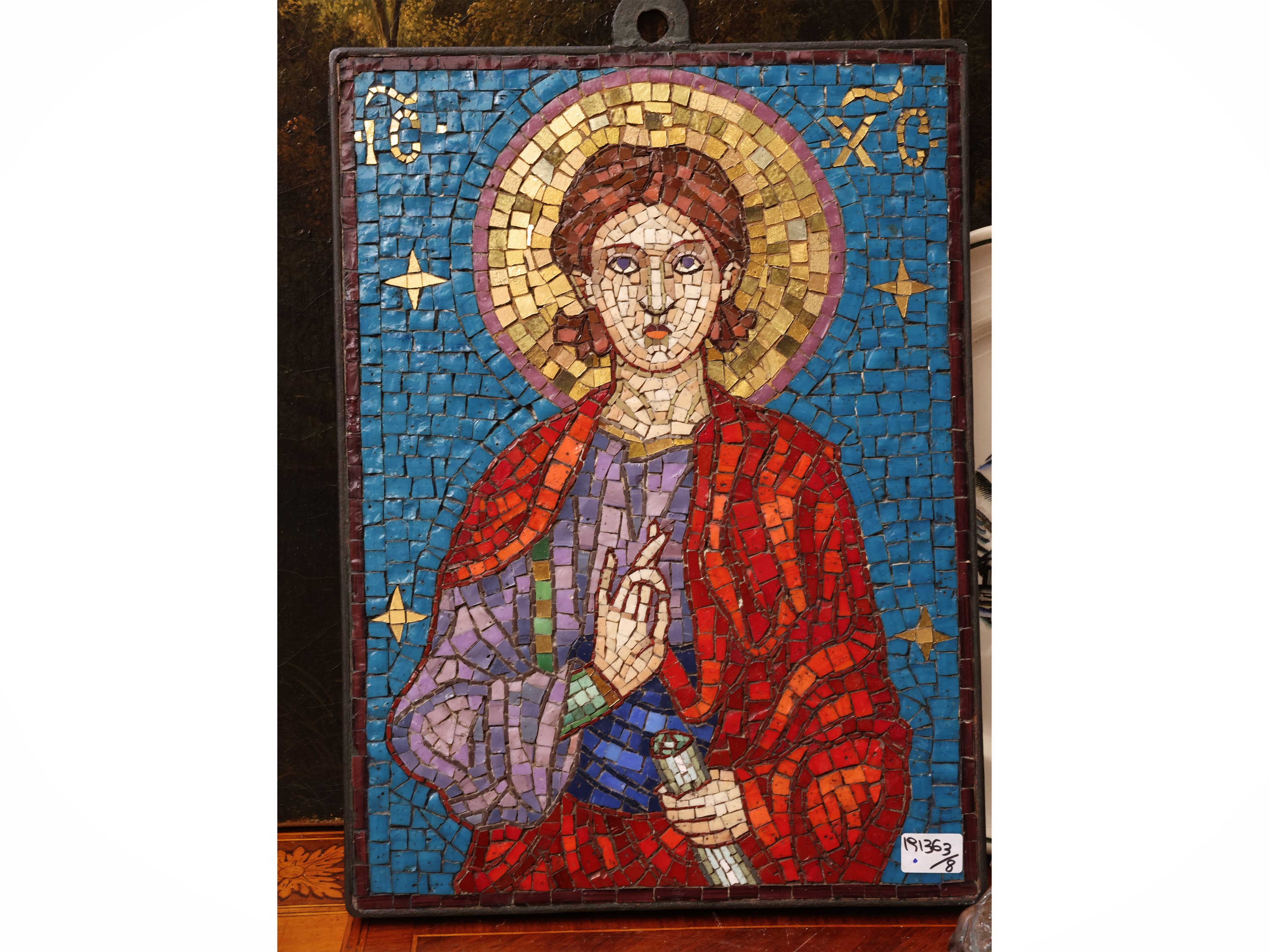 Miscellanea di curiosità, icona a mosaico raffigurante Cristo Pantocratore e oggetti in terraglia...