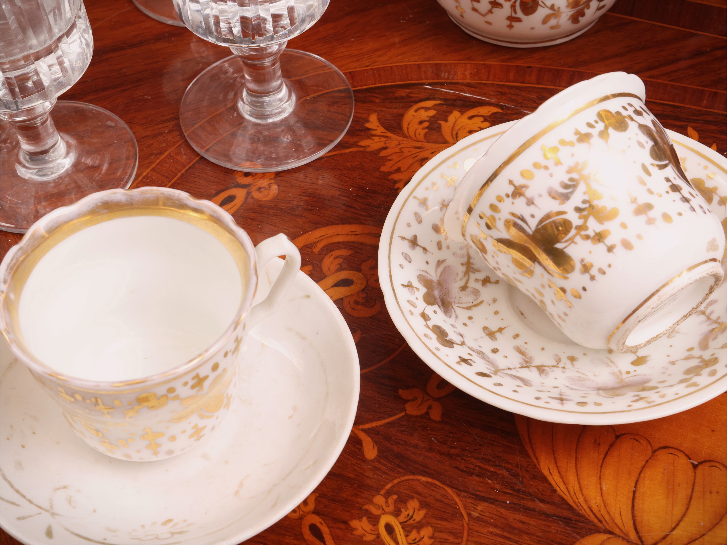 Accessori per la tavola d’epoca, porcellana e cristallo (XIX/XX secolo)