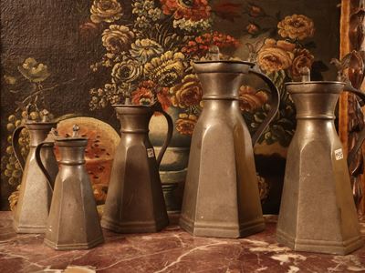 Serie di cinque versatoi, peltro d’epoca