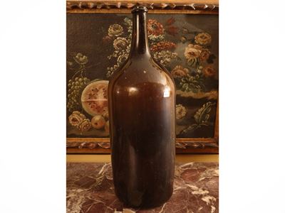 Grande bottiglia in vetro ambra, altezza 62 cm