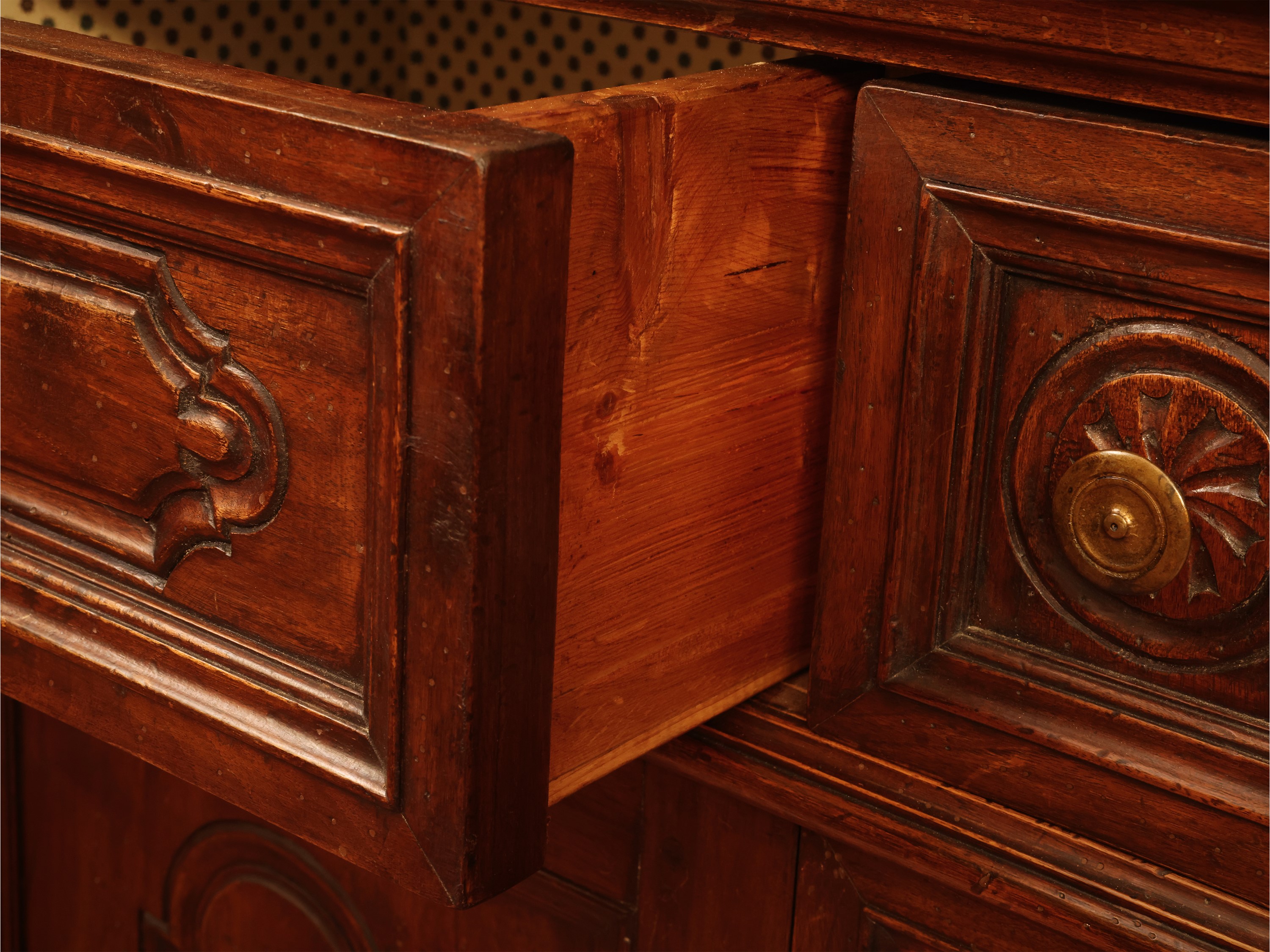 CREDENZA IN NOCE, stile seicentesco (XIX secolo)