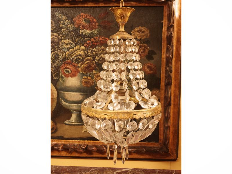 Lampadario a paniere, metallo dorato con catene di pendenti in cristallo molato