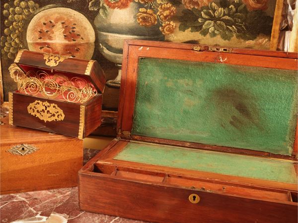 Tre scatole in legno