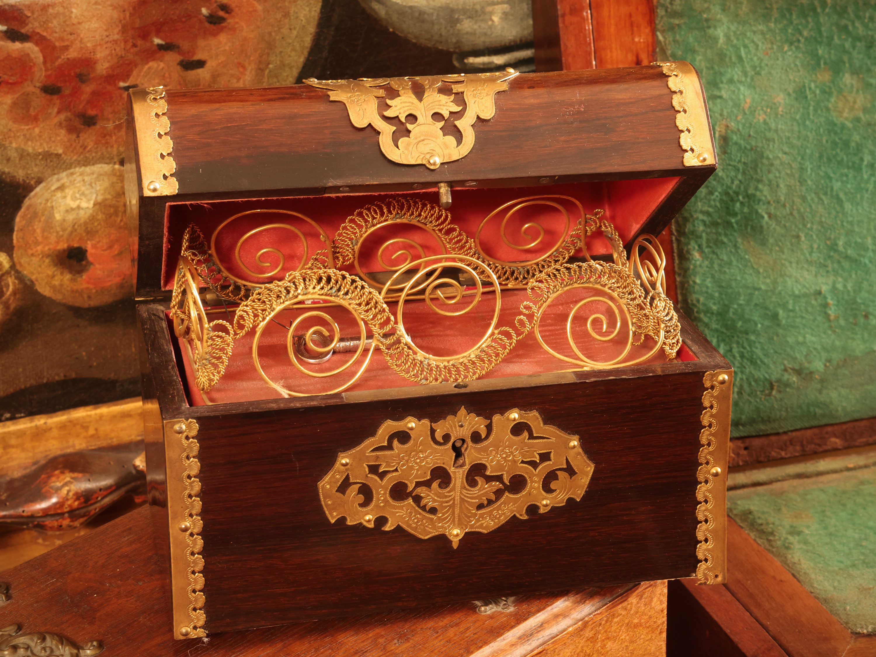 Tre scatole in legno, da gioco e contenitori d’epoca (insieme di tre pezzi)