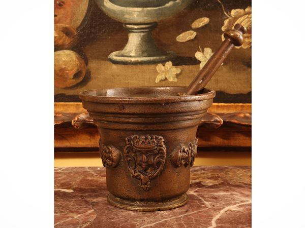 Bronze mortar