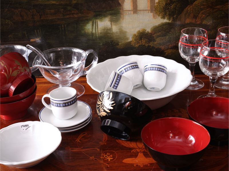 Accessori per la tavola, insalatiere e ciotoline in porcellana (Richard Ginori), coppie in vetro ...
