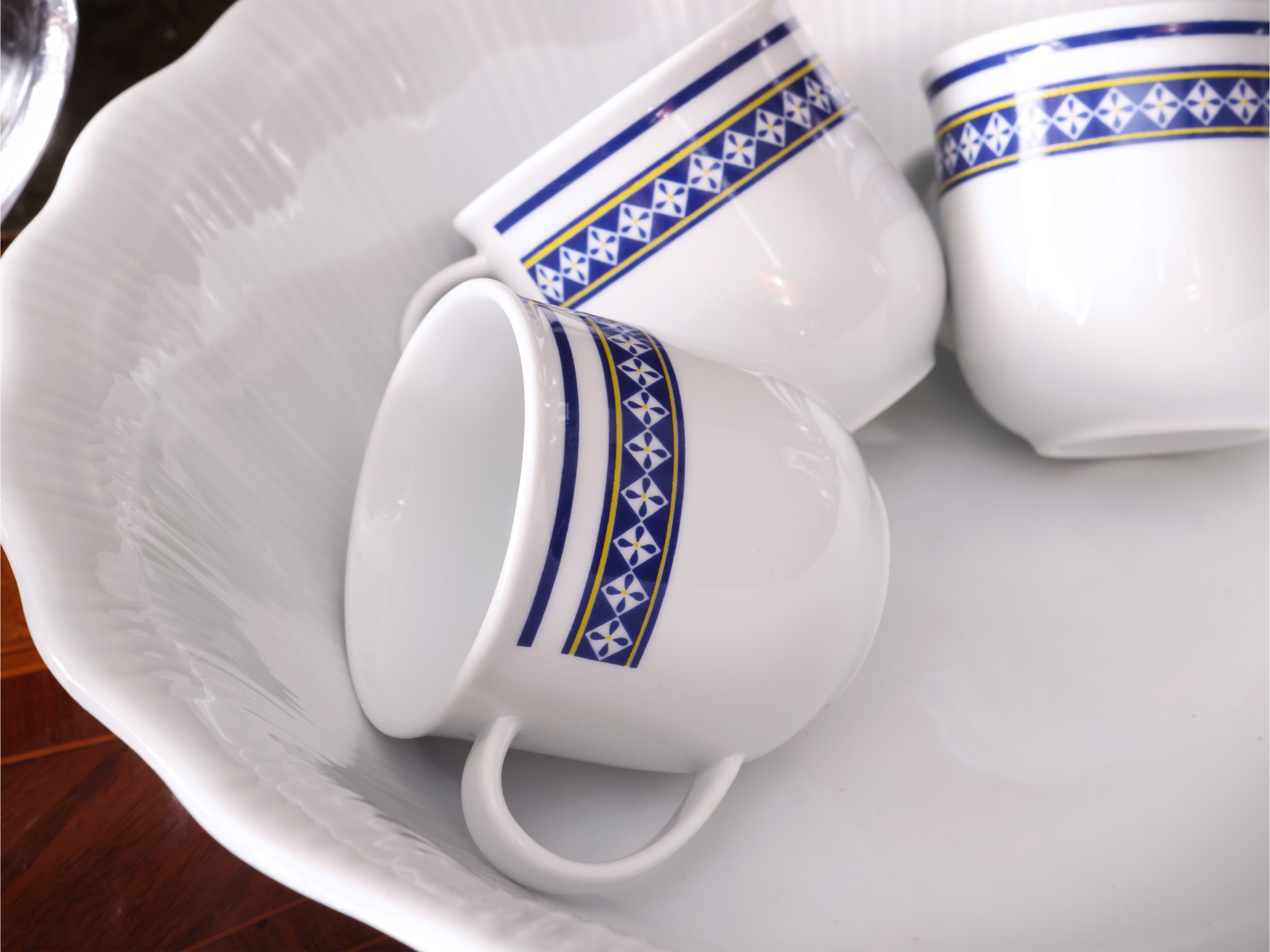 Accessori per la tavola, insalatiere e ciotoline in porcellana (Richard Ginori), coppie in vetro ...