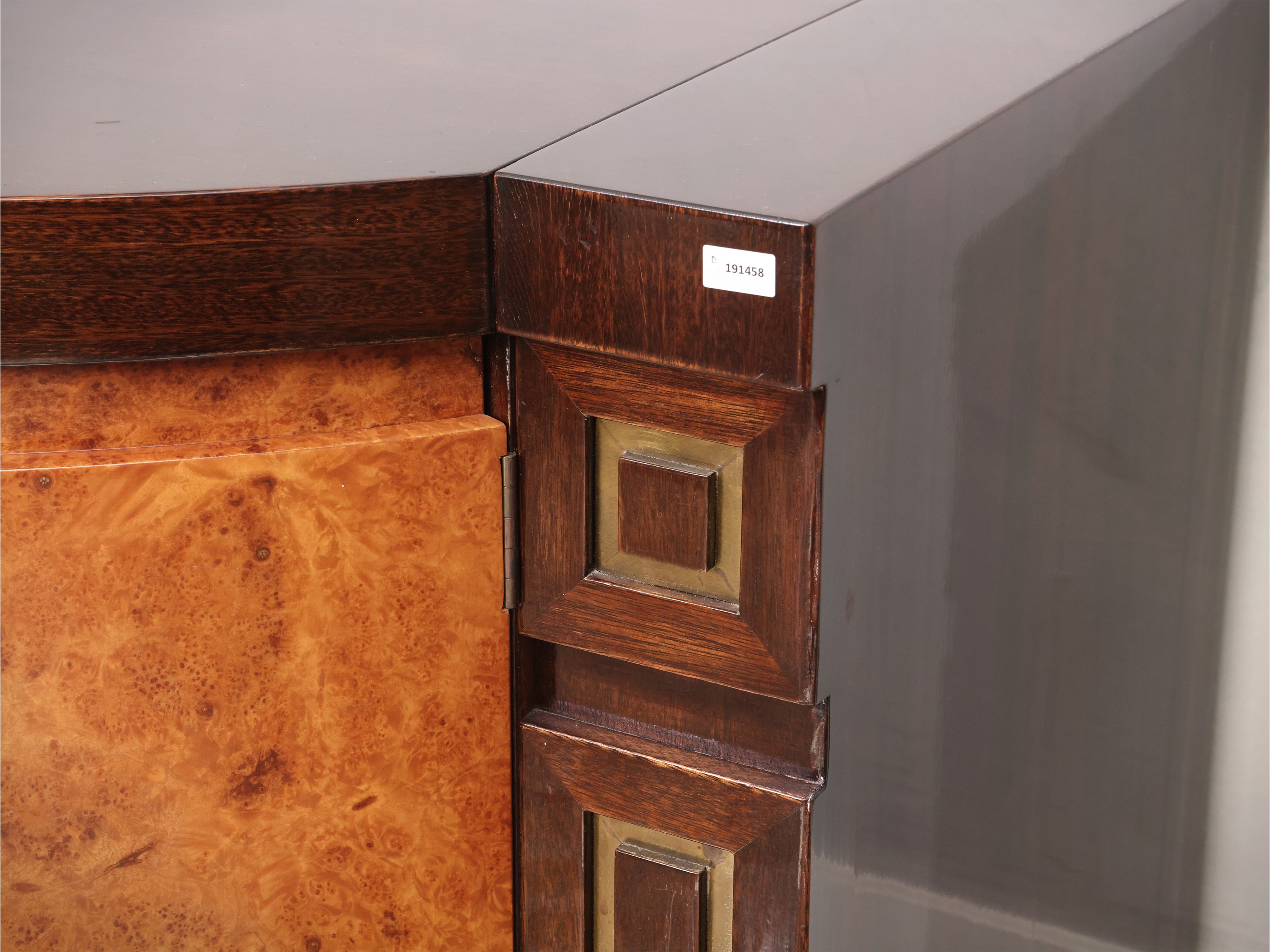 Credenza bassa in radica, quattro sportelli bombati
