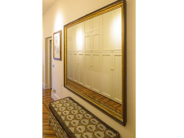 Specchiera con cornice in legno dorato e ebanizzato