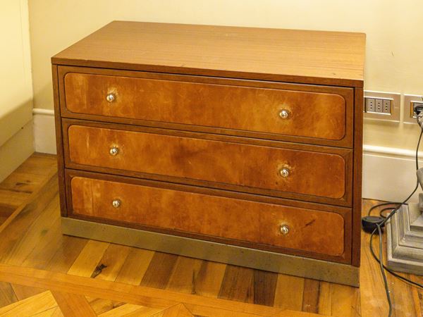 Walnut chest of drawers
