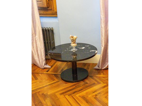 Tavolino da appoggio con piano in marmo nero