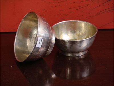 Coppia di piccoli cestini, argento, dimensioni 5 cm (h) e 12 cm (diam.)