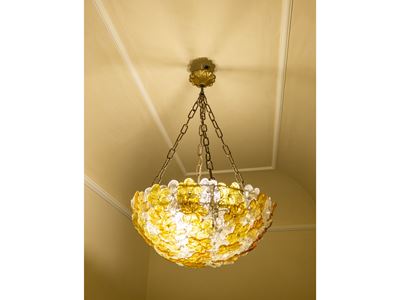 Lampadario in vetro soffiato di Murano, bouquet floreale in vetro ambra e incolore (metà XX secol...