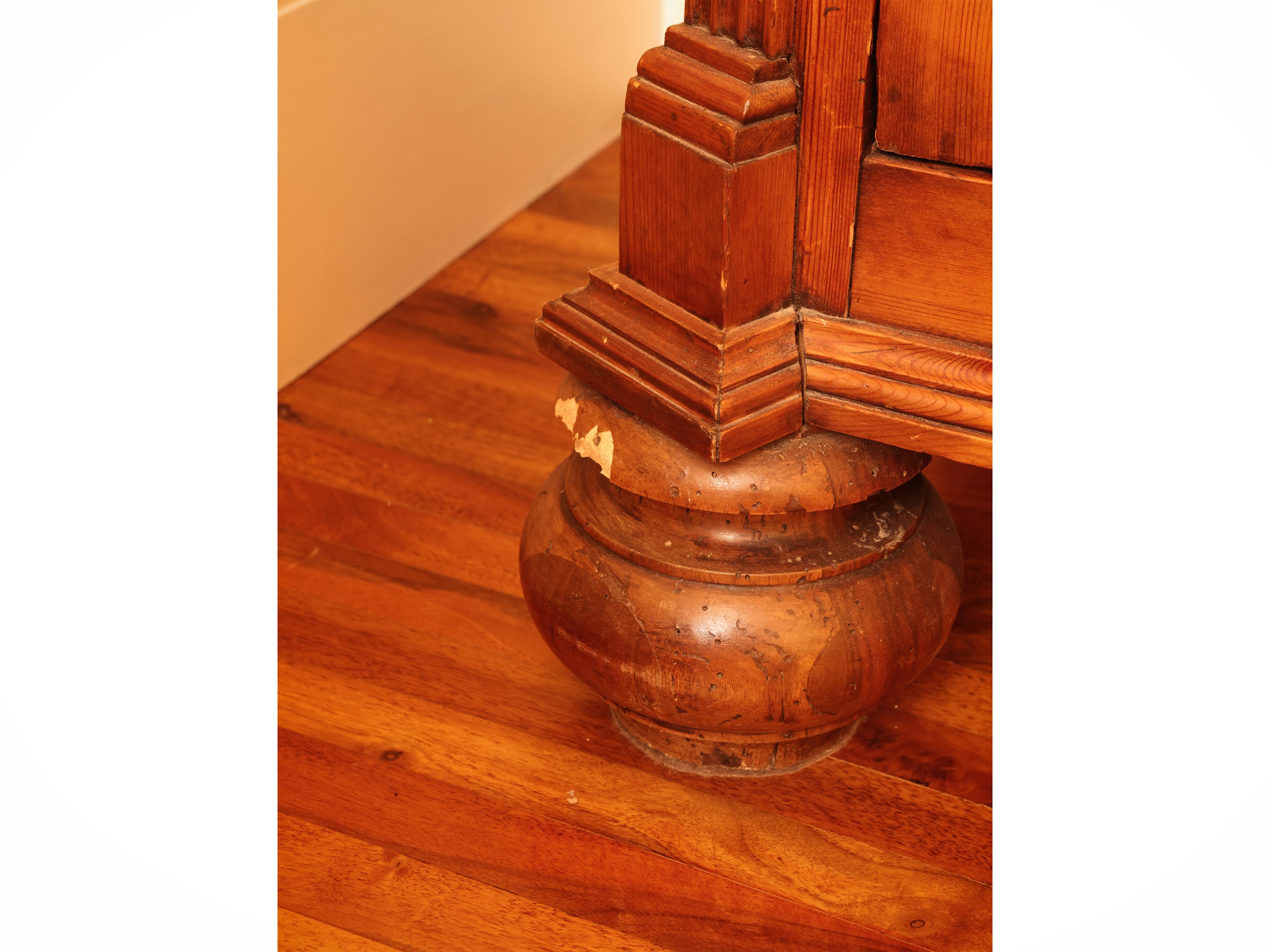 Grande armadio guardaroba in legno tenero, XIX secolo