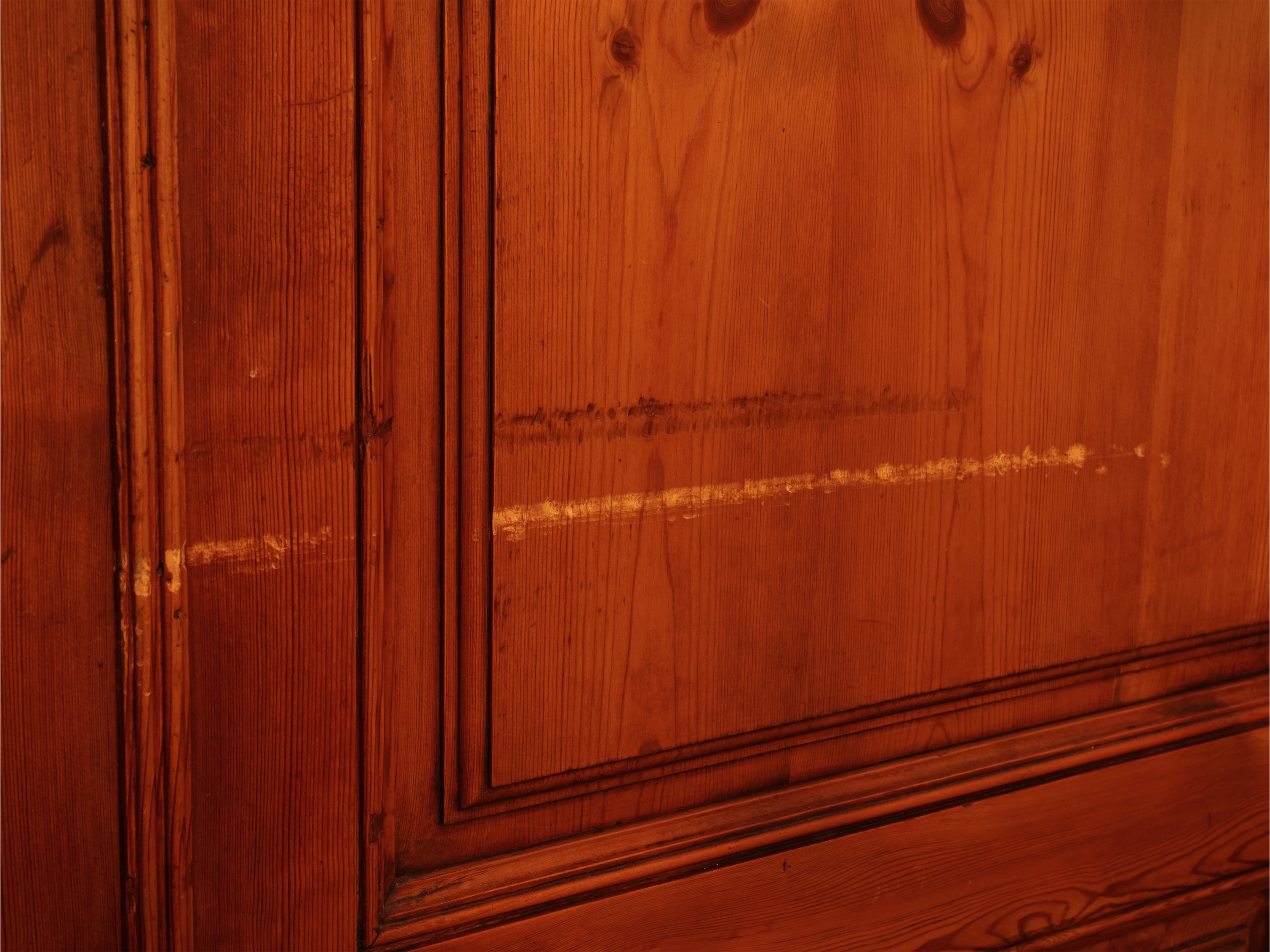 Grande armadio guardaroba in legno tenero, XIX secolo