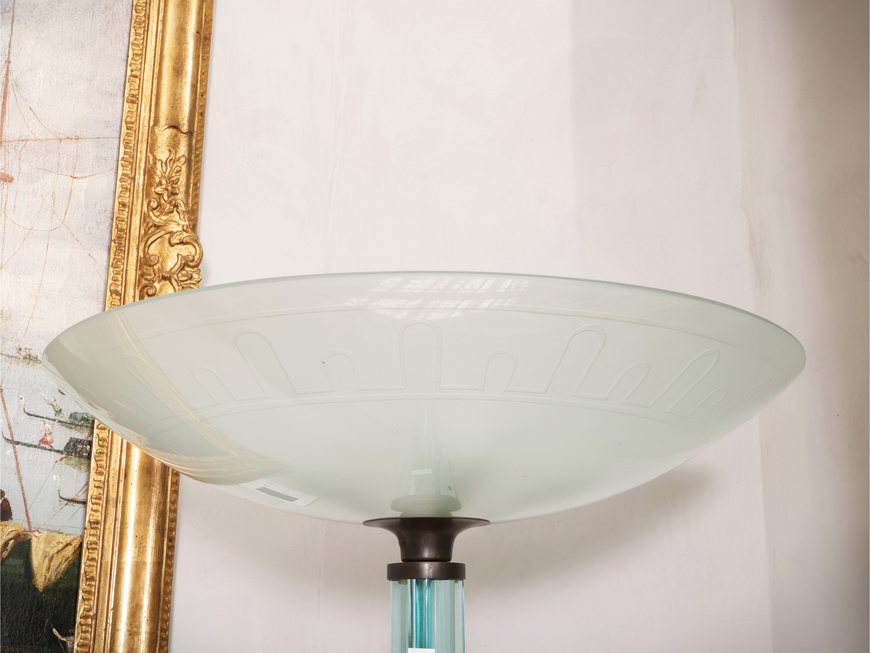 Attribuibile a Fontana Arte, Piantana da terra in vetro satinato e ottone