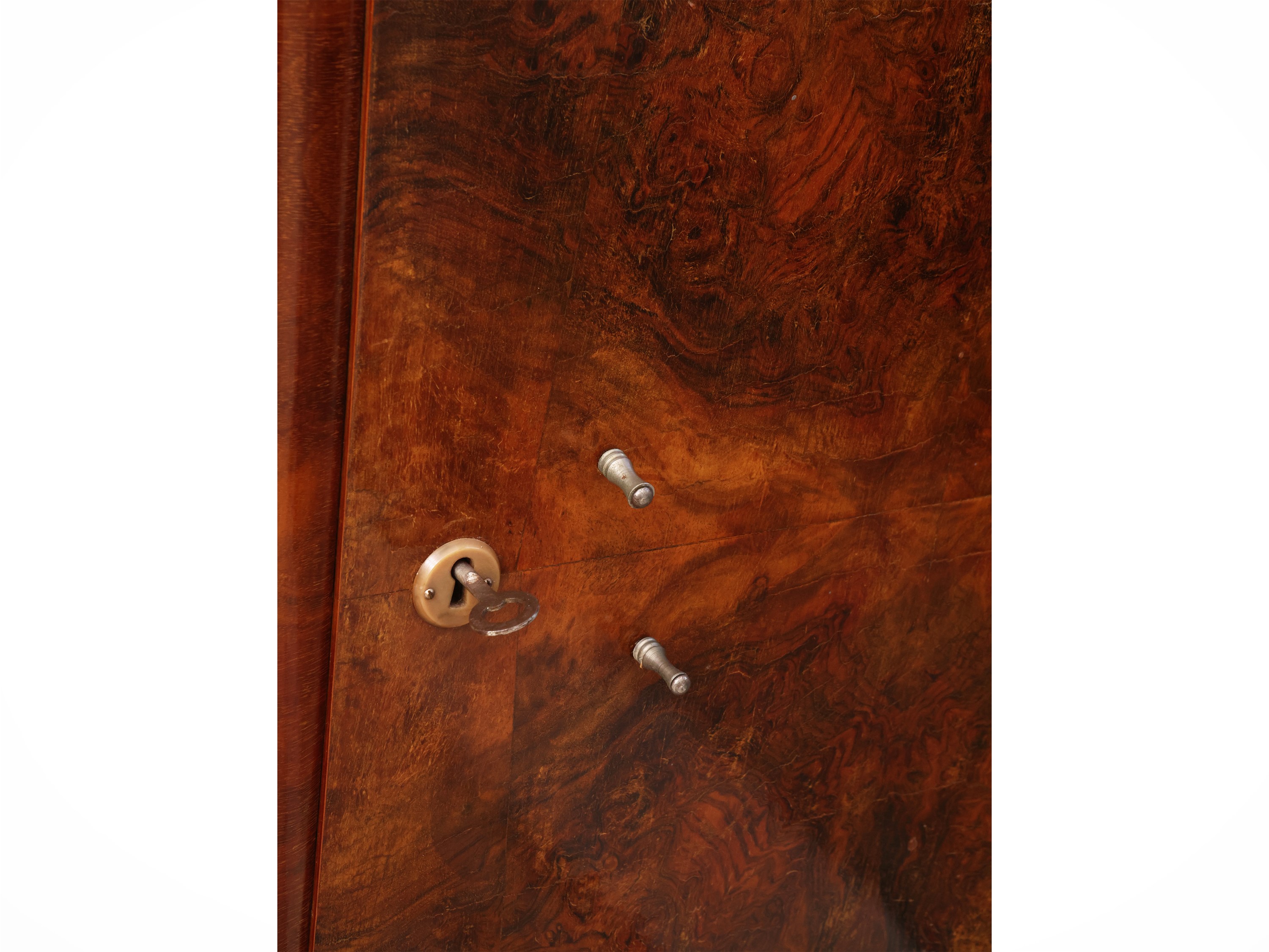 Credenza in radica in stile Art Déco, piccola credenza impiallacciata