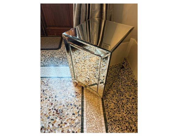 Mirrored bedside table  - Auction A Villa in Florence - Maison Bibelot - Casa d'Aste Firenze - Milano