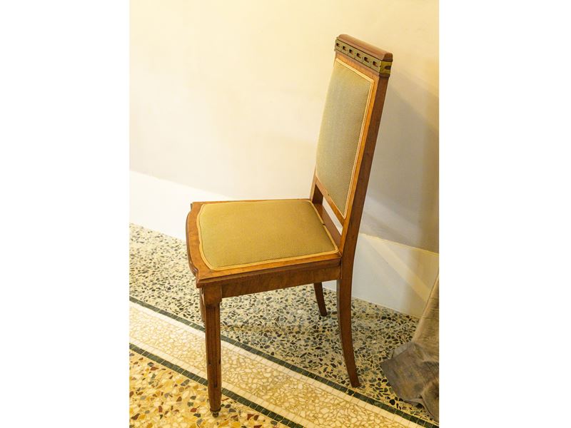 Serie di otto sedie in stile Art Déco, rivestimento in tessuto color taupe