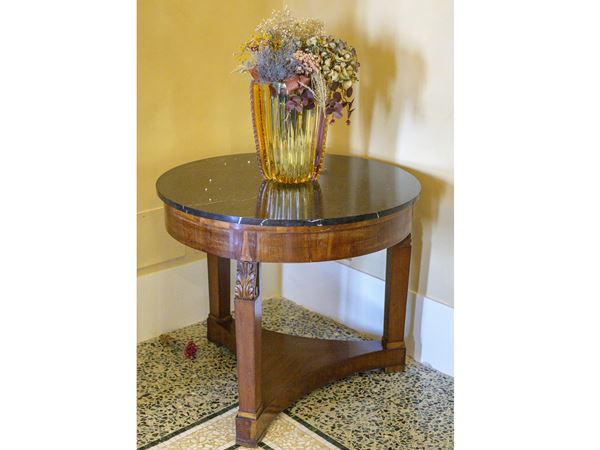 Center table veneered in mahogany feather