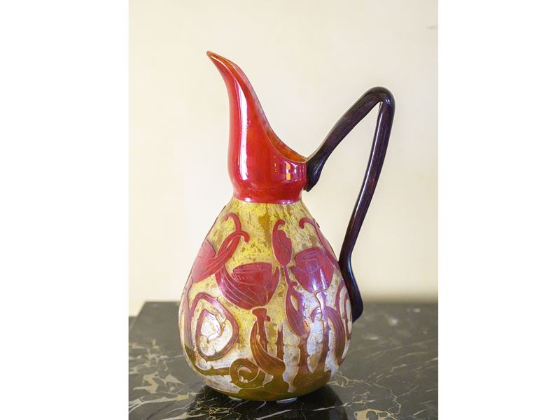 Charles Schneider, Vaso “Le Verre Français” in vetro decorato a cammeo con spirali e motivi flore...