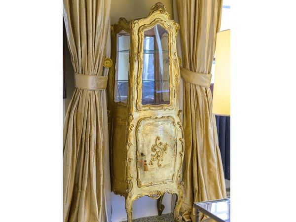 Display cabinet for collections in carved and gilded wood