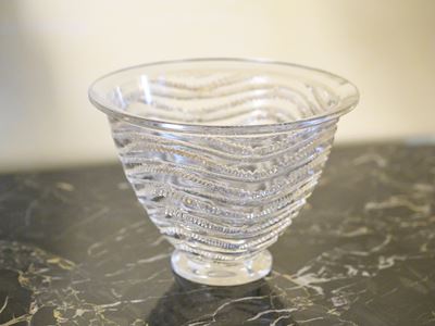 Lalique, Vaso in cristallo di Annecy con decorazione a onde