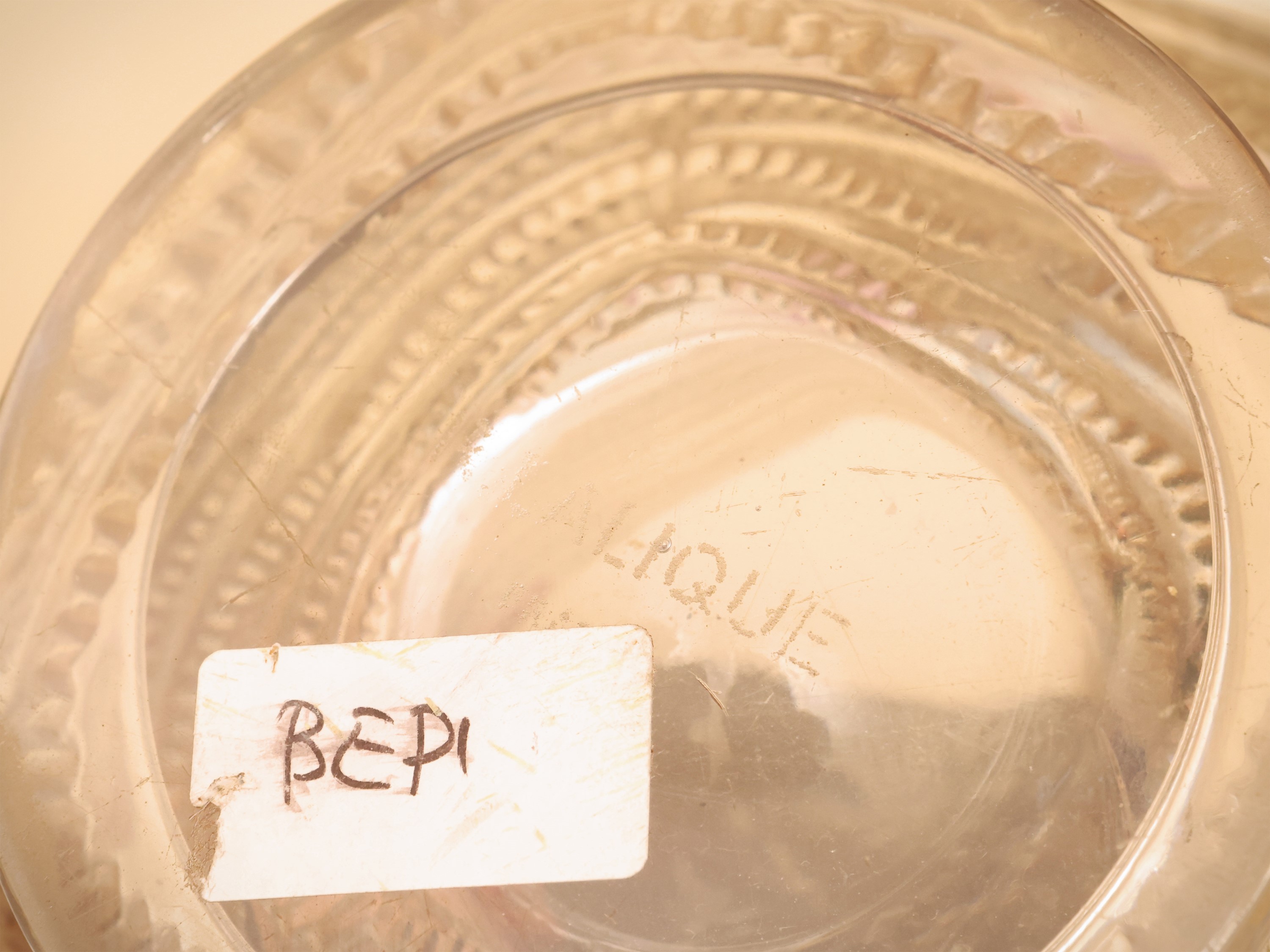 Lalique, Vaso in cristallo di Annecy con decorazione a onde
