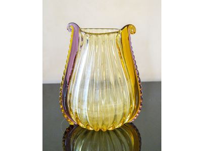 Vaso in vetro costolato color ambra, Murano, XX secolo