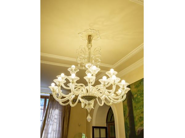 Imponente lampadario in vetro soffiato trasparente