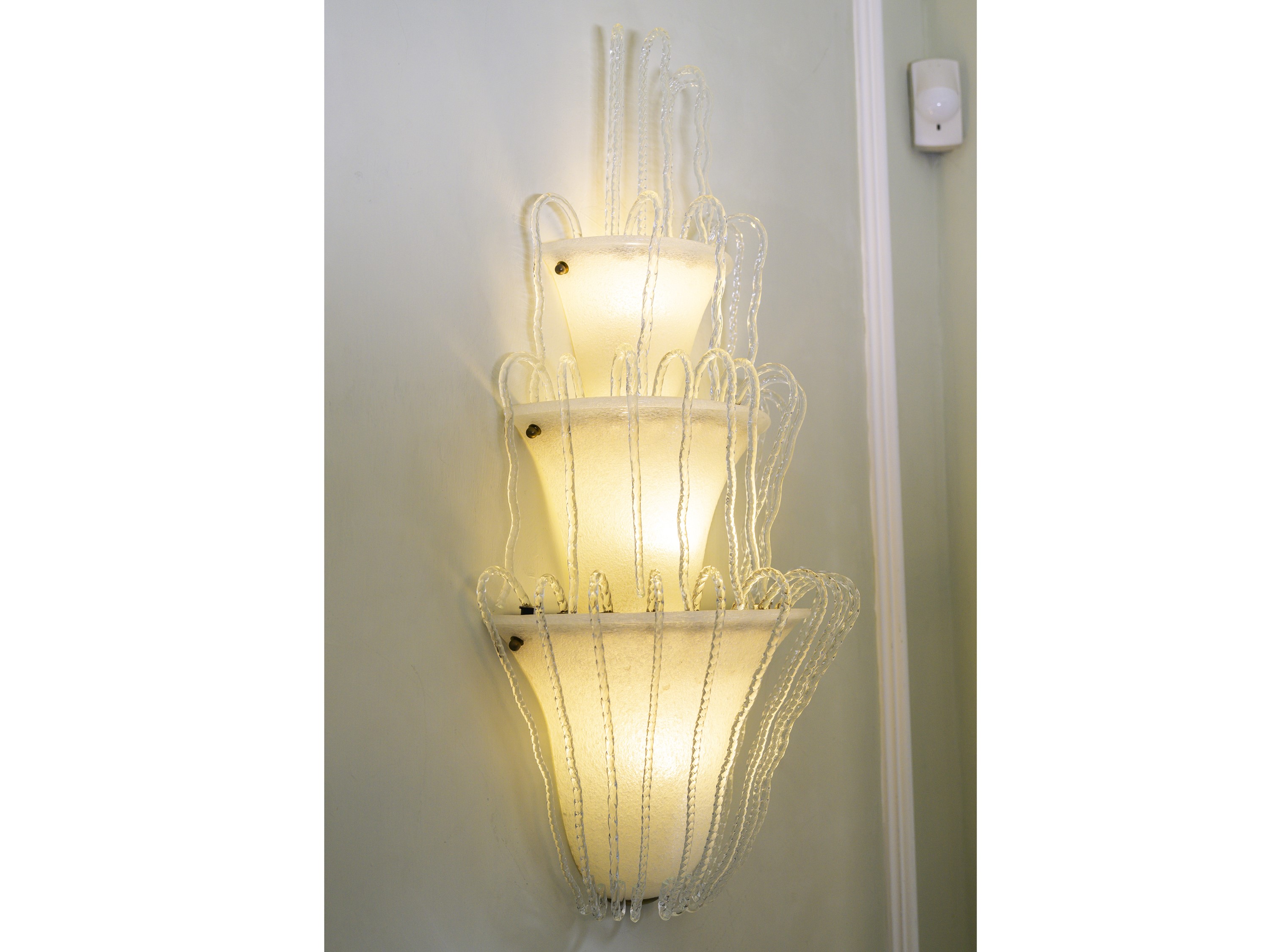 Venini (attrib.), Coppia di grandi applique a fontana in vetro soffiato, Murano anni Quaranta