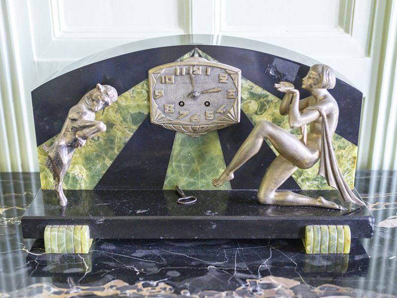 Orologio Art Déco da tavolo, in marmo, onice e metallo, inizio XX secolo