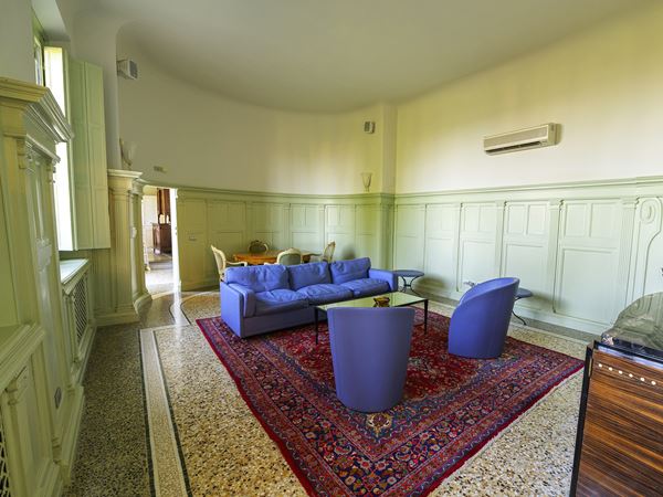 Large Persian carpet  - Auction A Villa in Florence - Maison Bibelot - Casa d'Aste Firenze - Milano