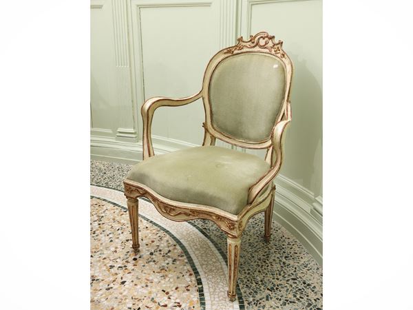 Pair of armchairs in lacquered wood highlighted in gold