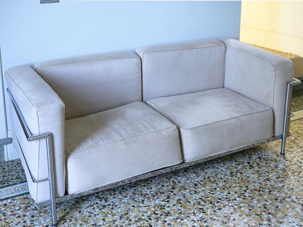 Le Corbusier, Pierre Jeanneret, Charlotte Perriand : Divano LC3, produzione Cassina  - Asta Una villa a Firenze - Maison Bibelot - Casa d'Aste Firenze - Milano
