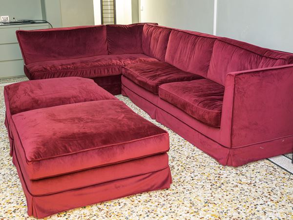 Grande divano angolare in velluto rosso