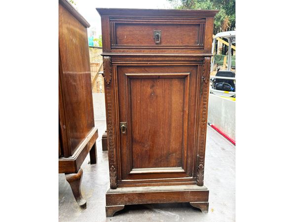 Oak bedside table  (beginning of the 20th century)  - Auction A Villa in Florence - Maison Bibelot - Casa d'Aste Firenze - Milano
