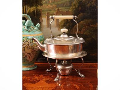 Samovar in argento con base e fornellino, Germania (inizio XX secolo)