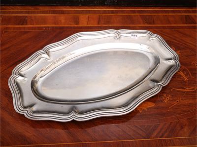 Vassoio in argento con bordo mosso modanato, Francia, XIX/XX secolo