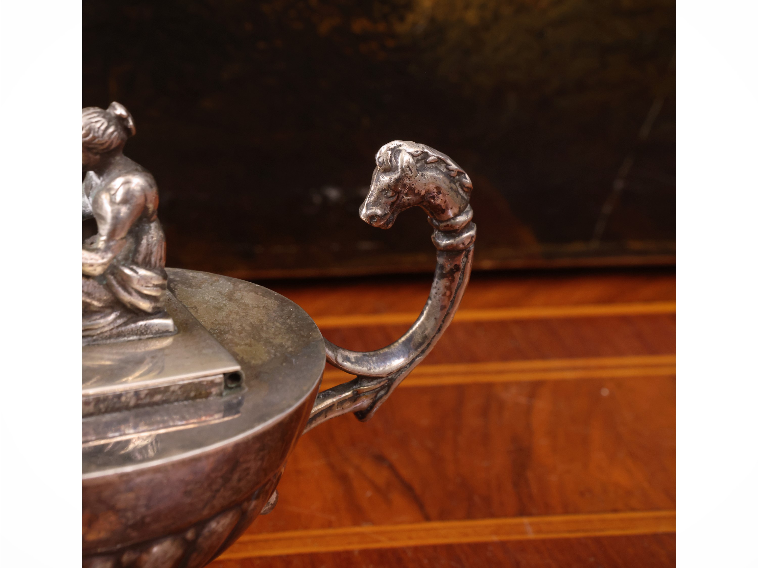 Stoppiniera in argento, coppa baccellata con figura femminile a tutto tondo