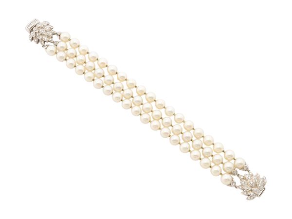 Three-strand Akoya pearl bracelet with clasp diamonds in 18K white gold