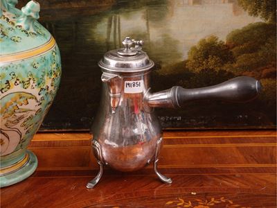 Cioccolatiera in argento, punzoni di Parigi, seconda metà del XVII secolo