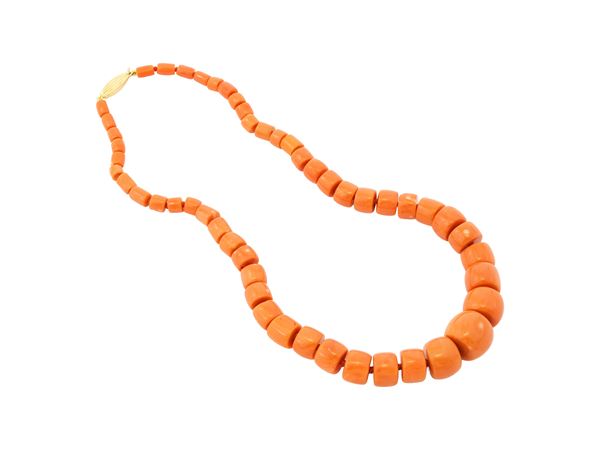 Collana ad un filo di barilotti in corallo Cerasuolo e oro giallo 18Kt