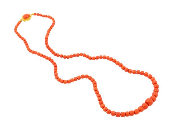 Collana ad un filo di corallo rosso mediterraneo e oro 18Kt